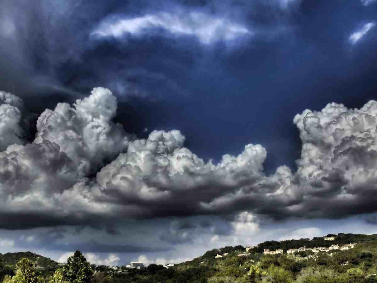 cloudy urine